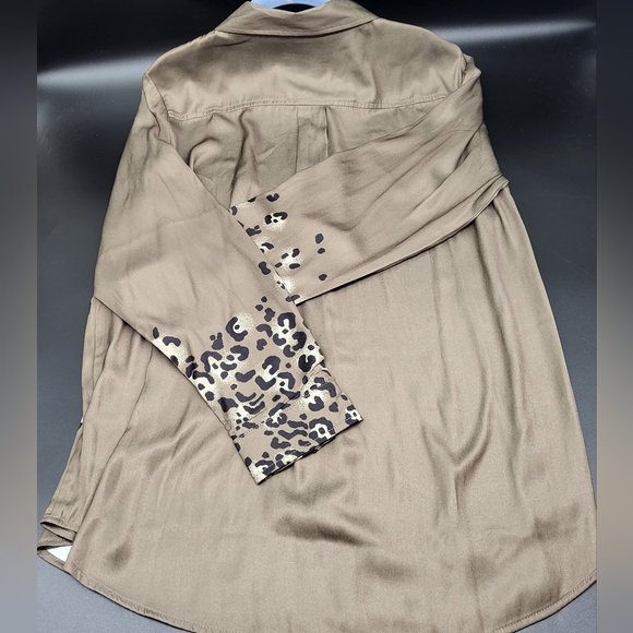 🆕️🐆Diane Gilman Amimal Print Silky Blouse - Picture 2 of 10